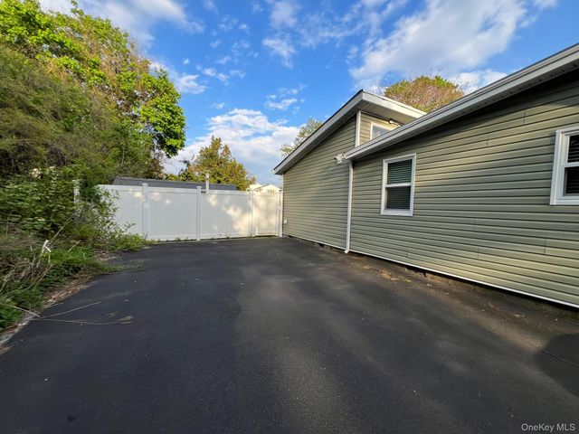 315 Grant Avenue, Islip, NY 11751