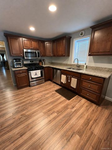 315 Grant Avenue, Islip, NY 11751