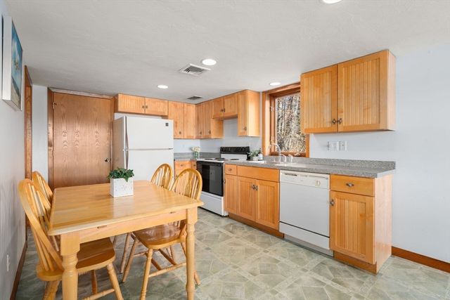 12 Stiles Ave, Spencer, MA 01562