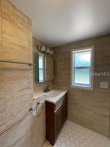 1326 LAKE ARIANA BOULEVARD, Auburndale, FL 33823