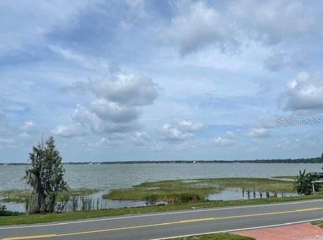 1326 LAKE ARIANA BOULEVARD, Auburndale, FL 33823