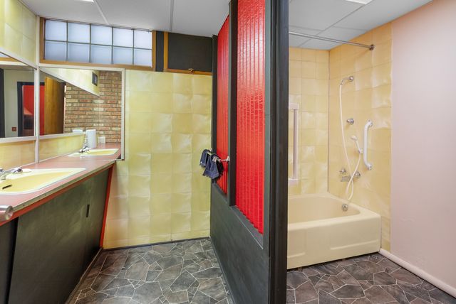 706 N 4th Street, Ashton, IL 61006