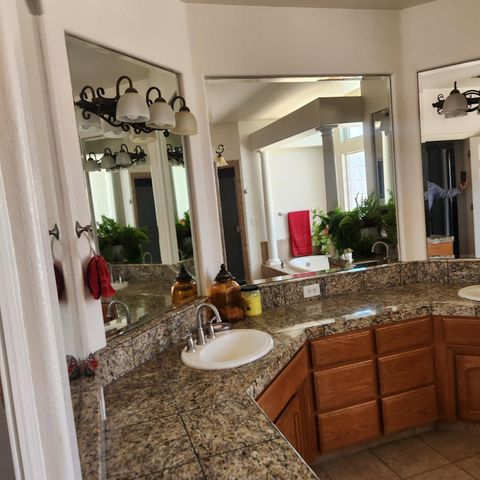 3213 Hollow Avenue, Madera, CA 93637