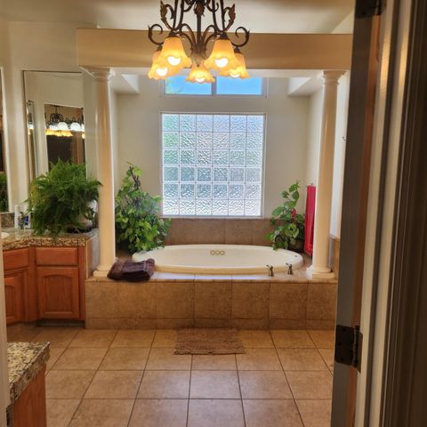 3213 Hollow Avenue, Madera, CA 93637