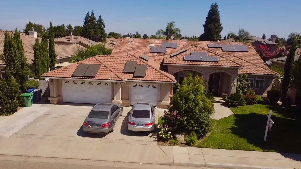3213 Hollow Avenue, Madera, CA 93637