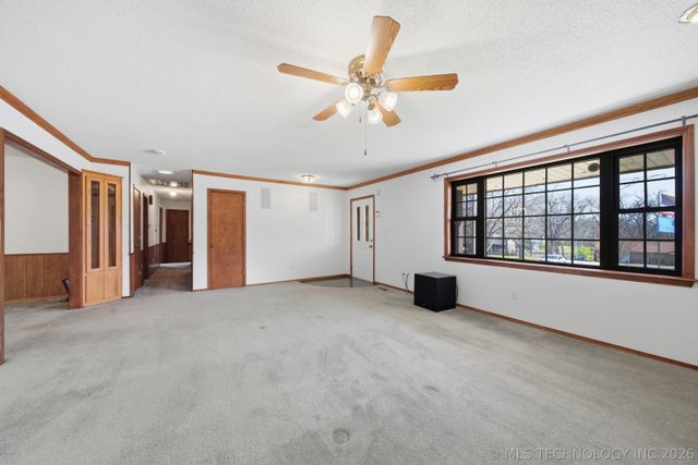 1001 N Hopi Street, Chouteau, OK 74337