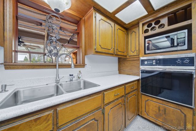 1001 N Hopi Street, Chouteau, OK 74337