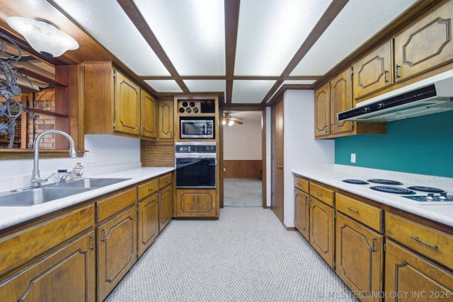 1001 N Hopi Street, Chouteau, OK 74337