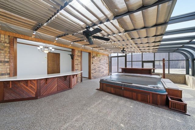 1001 N Hopi Street, Chouteau, OK 74337