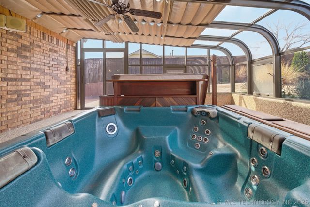 1001 N Hopi Street, Chouteau, OK 74337