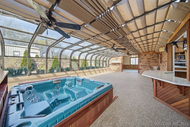 1001 N Hopi Street, Chouteau, OK 74337