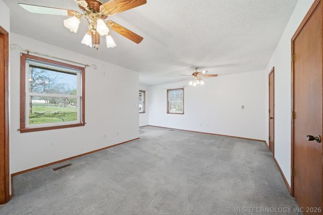 1001 N Hopi Street, Chouteau, OK 74337