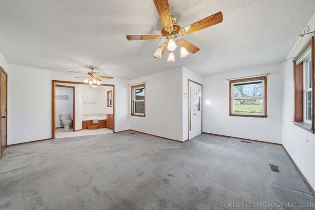 1001 N Hopi Street, Chouteau, OK 74337