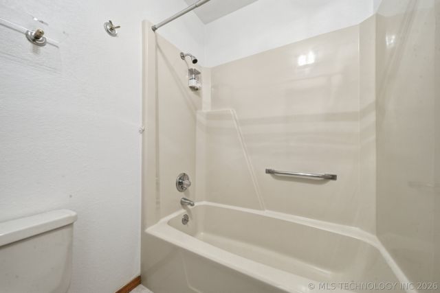 1001 N Hopi Street, Chouteau, OK 74337