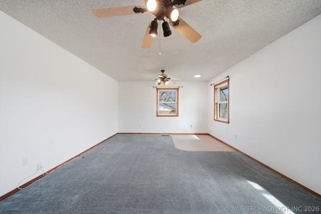 1001 N Hopi Street, Chouteau, OK 74337