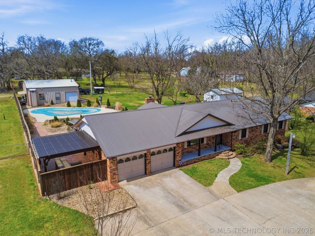 1001 N Hopi Street, Chouteau, OK 74337