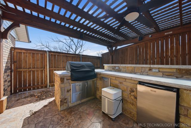 1001 N Hopi Street, Chouteau, OK 74337