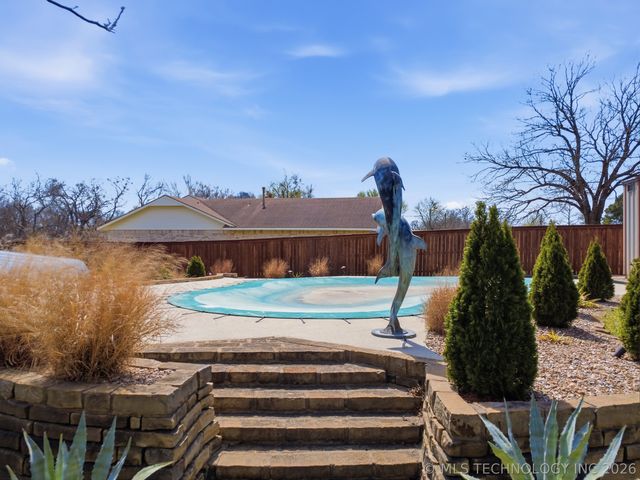 1001 N Hopi Street, Chouteau, OK 74337