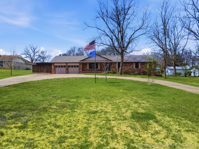 1001 N Hopi Street, Chouteau, OK 74337