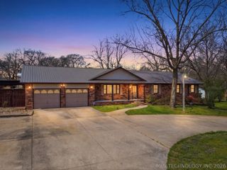 1001 N Hopi Street, Chouteau, OK 74337