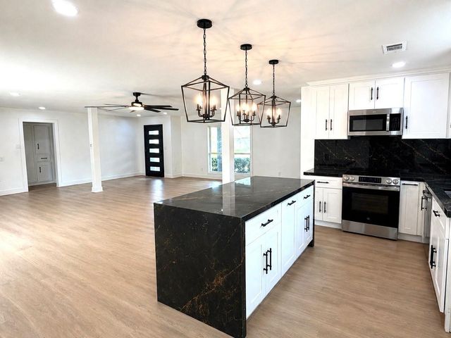 5642 Warm Springs Road, Houston, TX 77035