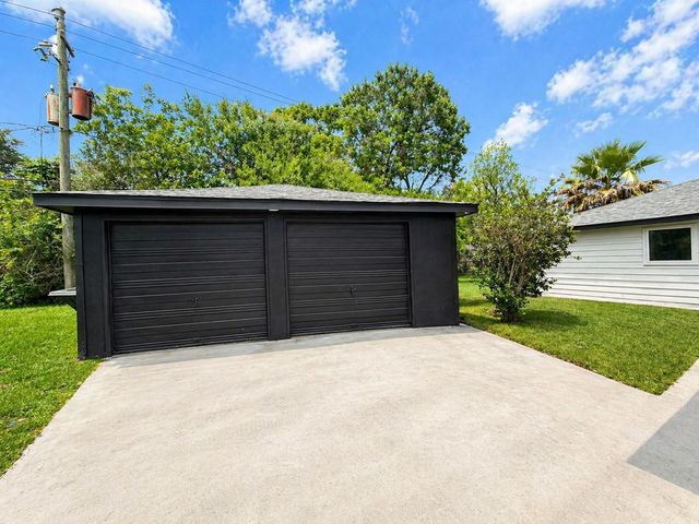 5642 Warm Springs Road, Houston, TX 77035