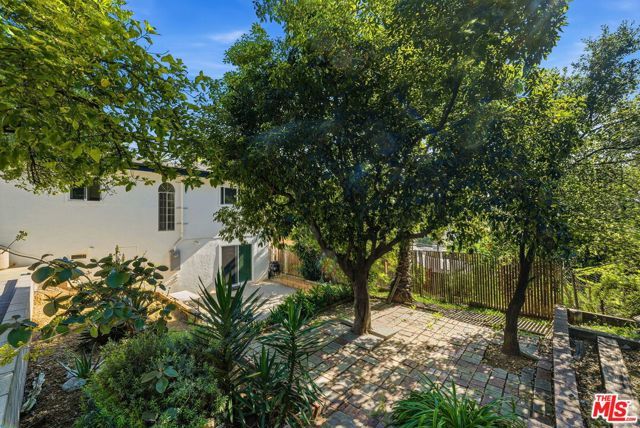 963 Pine Grove Avenue, Los Angeles, CA 90042