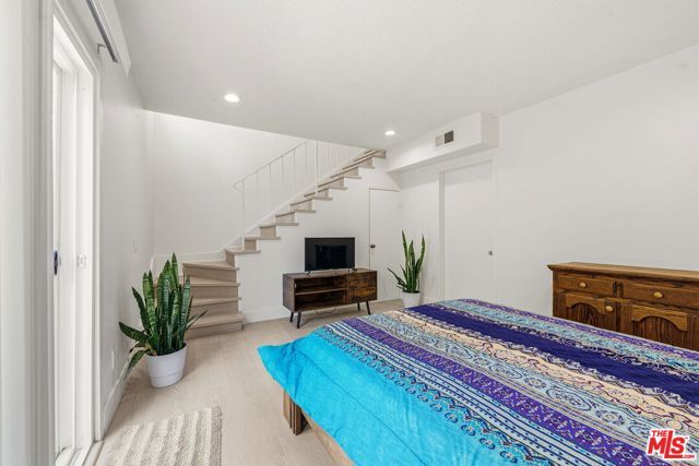 963 Pine Grove Avenue, Los Angeles, CA 90042