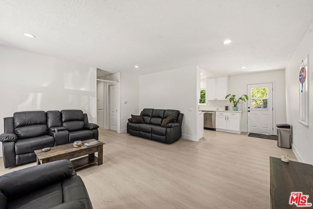 963 Pine Grove Avenue, Los Angeles, CA 90042