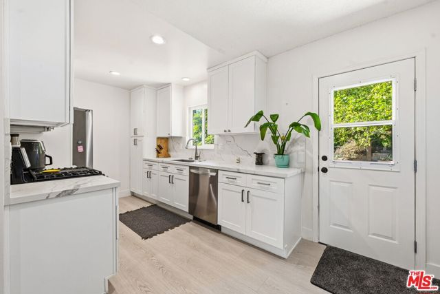 963 Pine Grove Avenue, Los Angeles, CA 90042