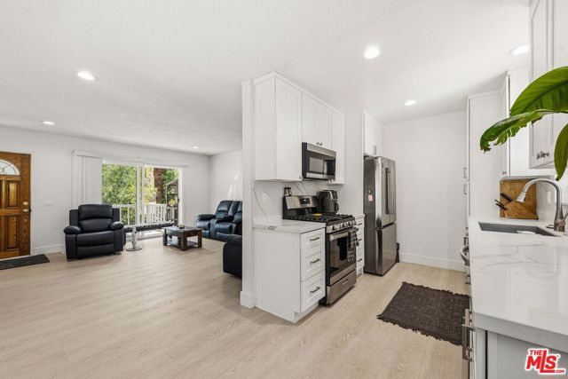 963 Pine Grove Avenue, Los Angeles, CA 90042