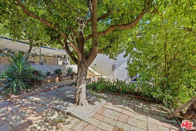 963 Pine Grove Avenue, Los Angeles, CA 90042