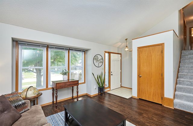 5029 Wistful Vista Drive, West Des Moines, IA 50265