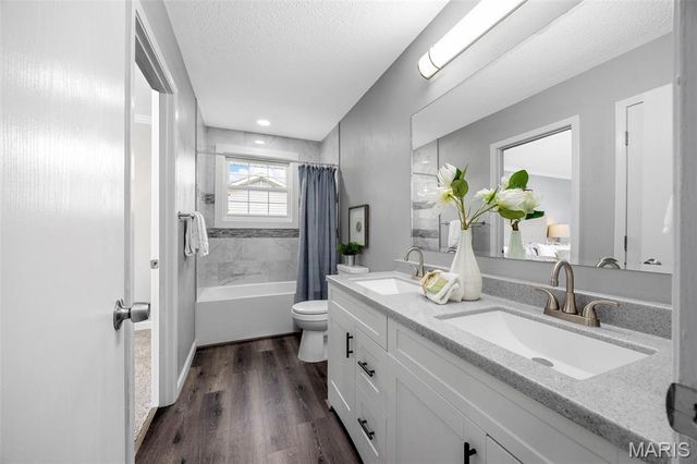 28 Steiert Drive, St Peters, MO 63376