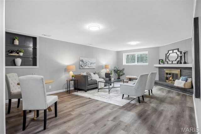 28 Steiert Drive, St Peters, MO 63376