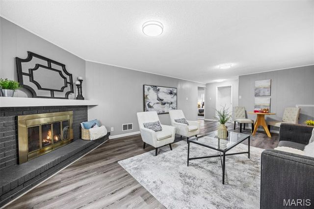 28 Steiert Drive, St Peters, MO 63376