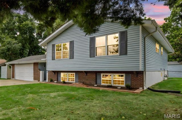 28 Steiert Drive, St Peters, MO 63376