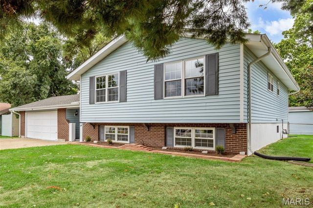 28 Steiert Drive, St Peters, MO 63376