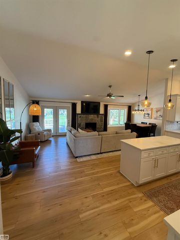 47642 Stephanie Drive, Macomb Twp, MI 48044