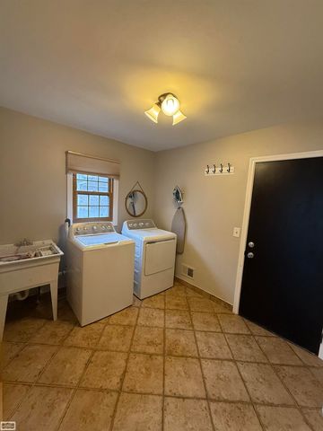 47642 Stephanie Drive, Macomb Twp, MI 48044