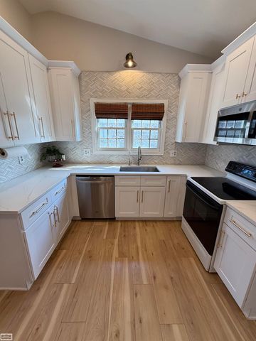 47642 Stephanie Drive, Macomb Twp, MI 48044