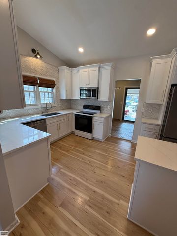 47642 Stephanie Drive, Macomb Twp, MI 48044