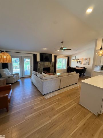 47642 Stephanie Drive, Macomb Twp, MI 48044