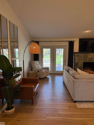 47642 Stephanie Drive, Macomb Twp, MI 48044