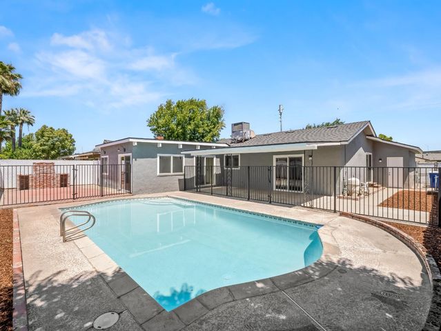 4421 N Maple Avenue, Fresno, CA 93726