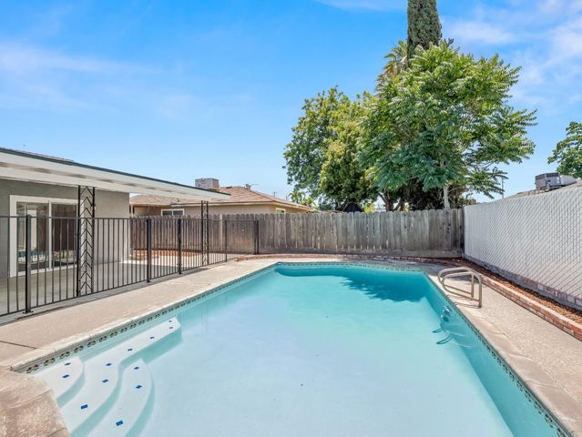 4421 N Maple Avenue, Fresno, CA 93726