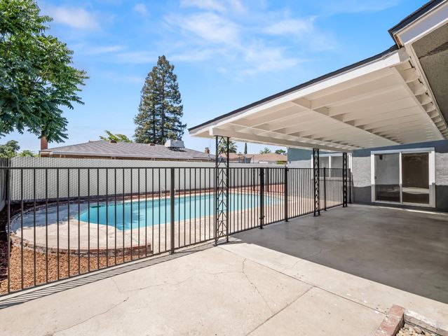4421 N Maple Avenue, Fresno, CA 93726
