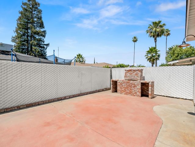 4421 N Maple Avenue, Fresno, CA 93726