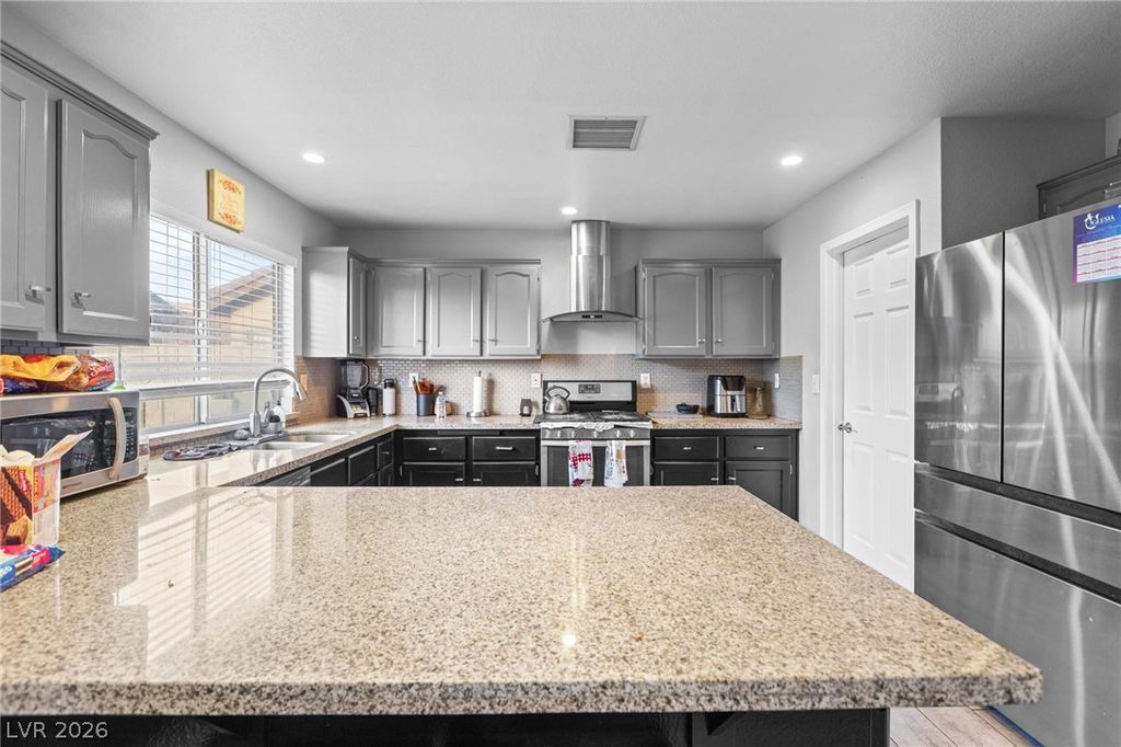 5024 Silhouette Avenue, Las Vegas, NV 89142 — photo 4
