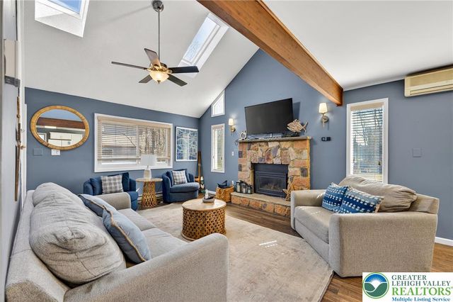 24 Hopkins Circle, Penn Forest Twp, PA 18210